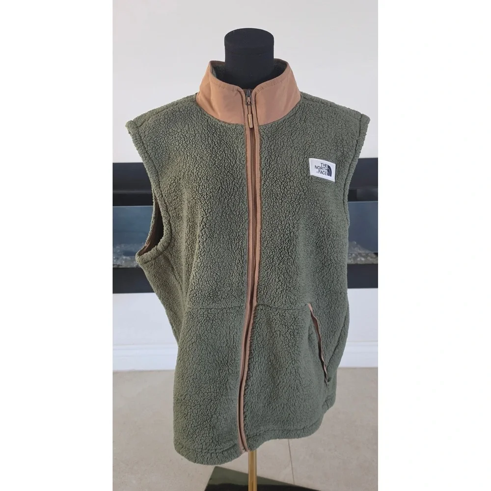 The North Face Mens Royal Arch Sherpa Fleece Vest Military Olive Green XXL